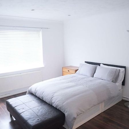The Haven Hotel Luton  Bagian luar foto