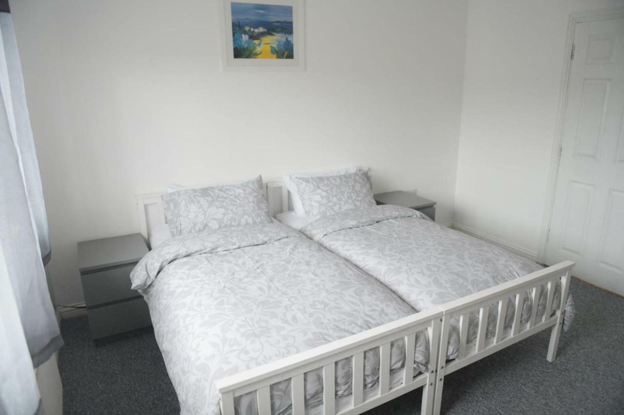The Haven Hotel Luton  Bagian luar foto