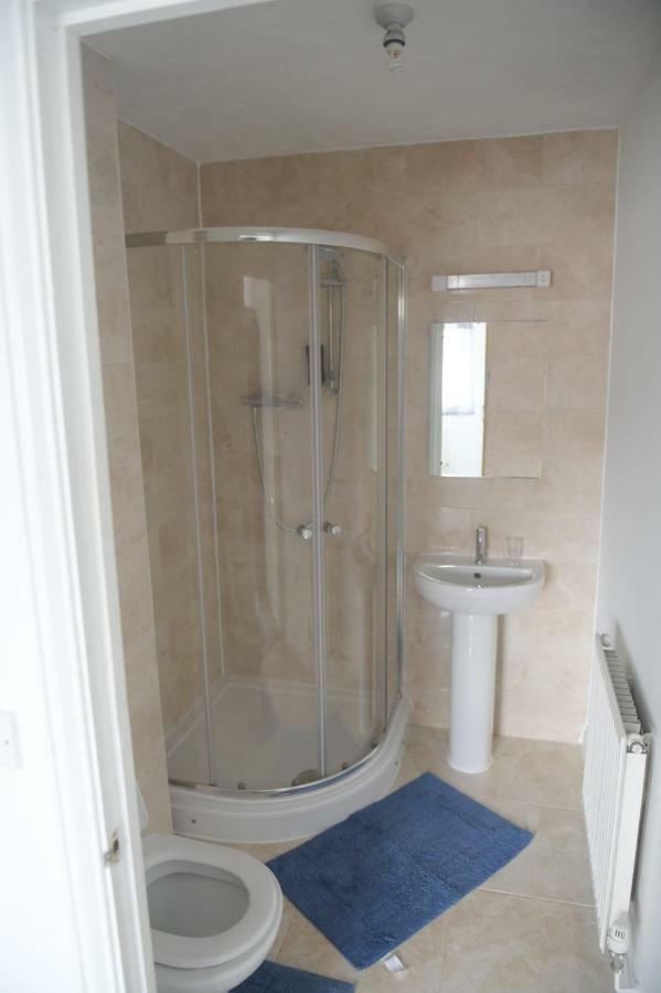 The Haven Hotel Luton  Bagian luar foto